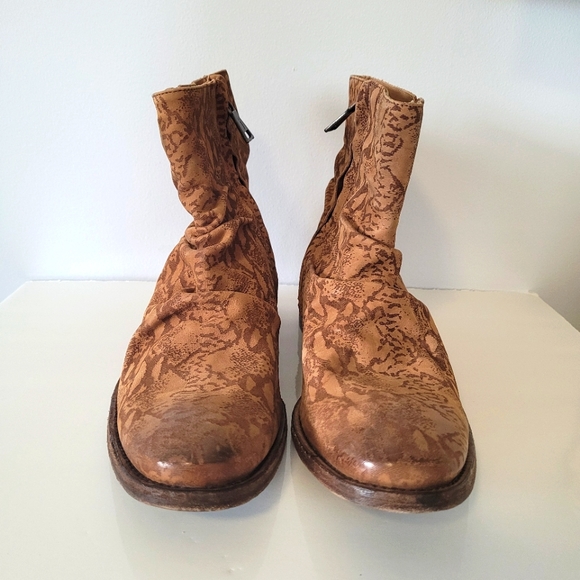JOHN VARVATOS Morrison Sharpei Snake-Skin Motif Leather Boot - Handmade in Italy - Picture 7 of 16